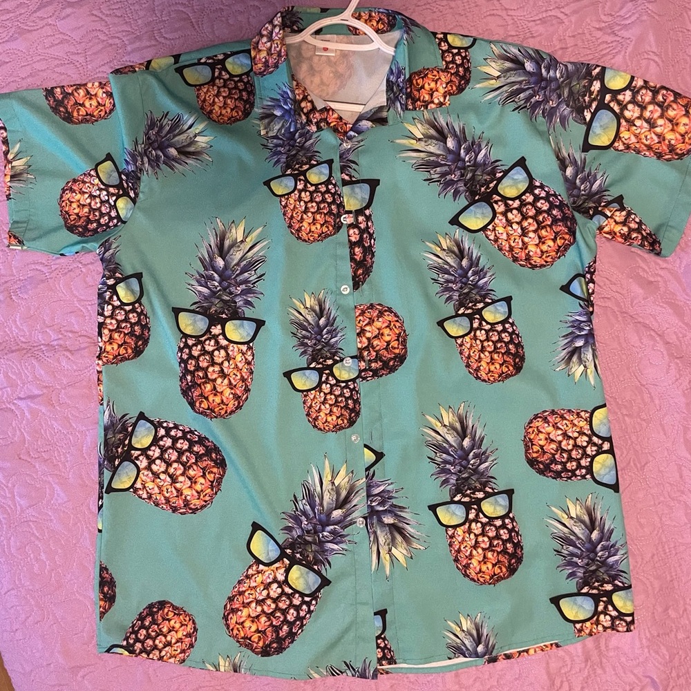 2XL Men’s Pineapple button up shirt